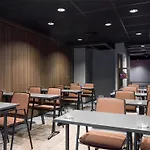Otel Radisson Red Centre, A Verified Net Zero