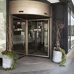 Otel Radisson Red Centre, A Verified Net Zero