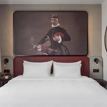 Radisson Red Centre, A Verified Net Zero Szálloda 4*