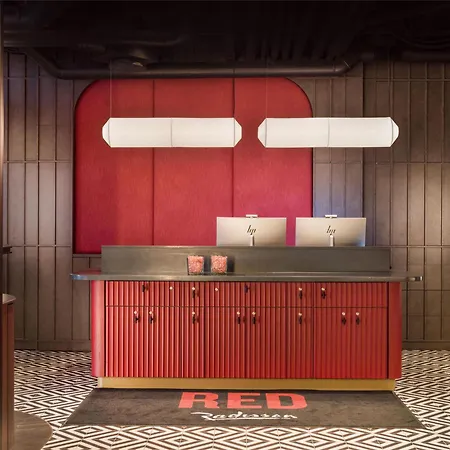 Hotel Radisson Red Centre, A Verified Net Zero