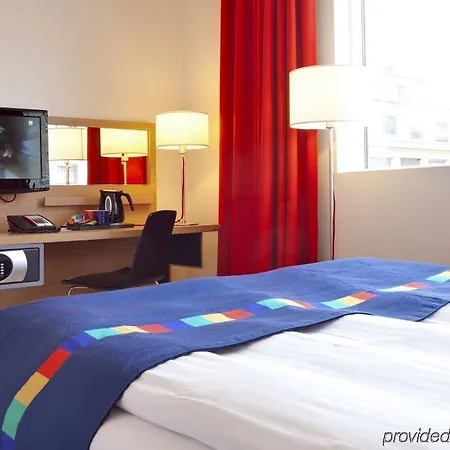 Radisson Red Centre, A Verified Net Zero ホテル 4*