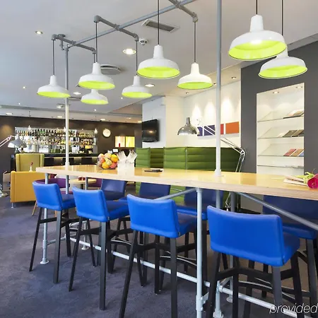 Radisson Red Centre Hotel 4*