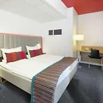 Radisson Red Centre, A Verified Net Zero 호텔 4*