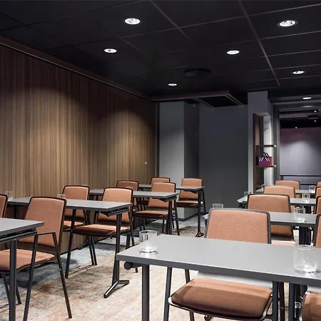 מלון Radisson Red Centre, A Verified Net Zero