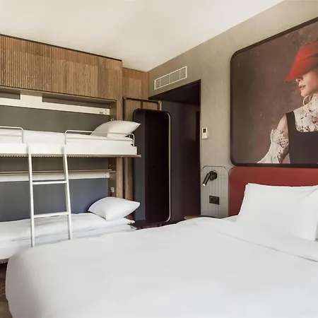 Radisson Red Centre, A Verified Net Zero Ξενοδοχείο 4*