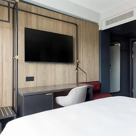 Radisson Red Centre, A Verified Net Zero Ξενοδοχείο