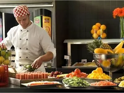 Radisson Red Centre 4*