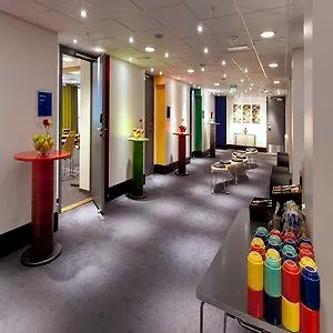 Radisson Red Centre 4*