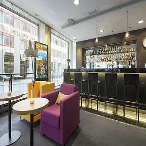 Radisson Red Centre Hotel